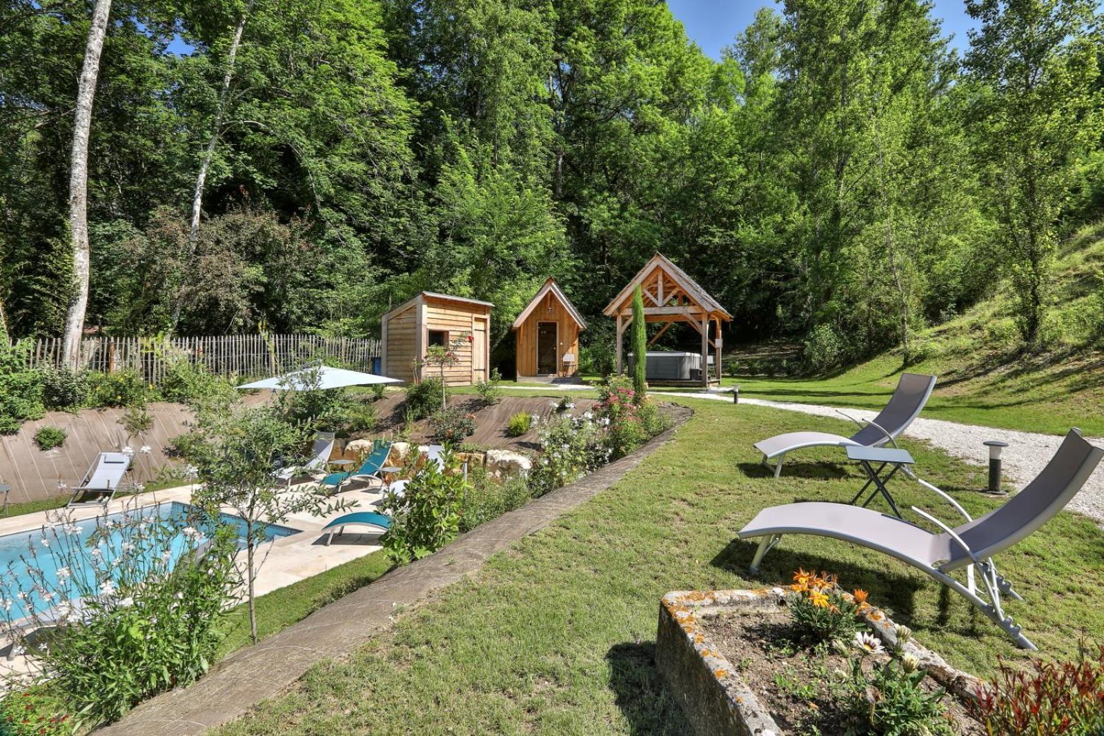 Boutique-Hotel Restaurant L'Atelier D'Epicure Logis Castels ภายนอก รูปภาพ